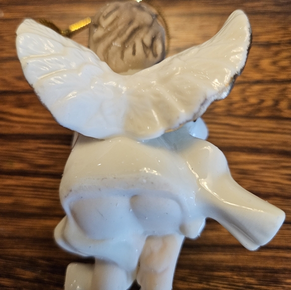 NEW, In Original Box, 4 Musical Cherub Christmas Tree Ornaments. - Picture 6 of 11